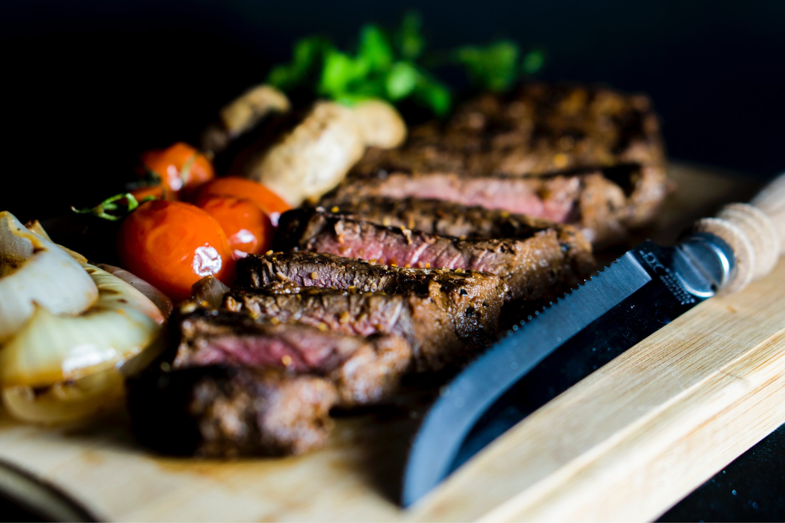 Best Way to Grill Steak on Charcoal â Top Tips
