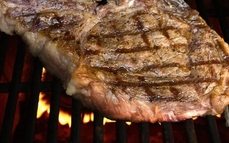 Grill Top On or Off: When Should You Use the Lid on Your ...