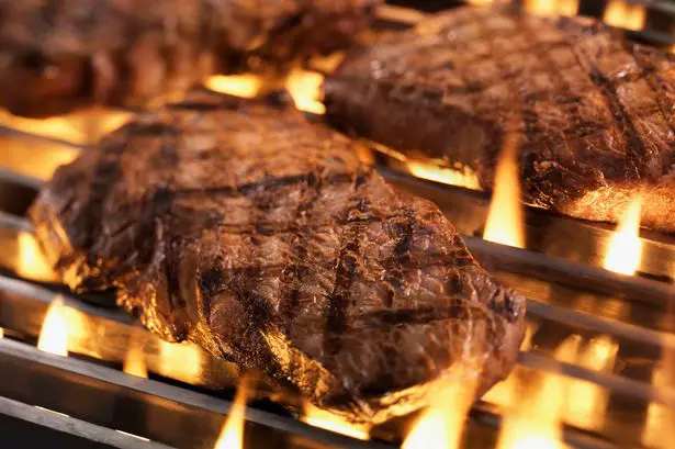 How to cook steak on the BBQ: 8 steps to the perfect meat ...