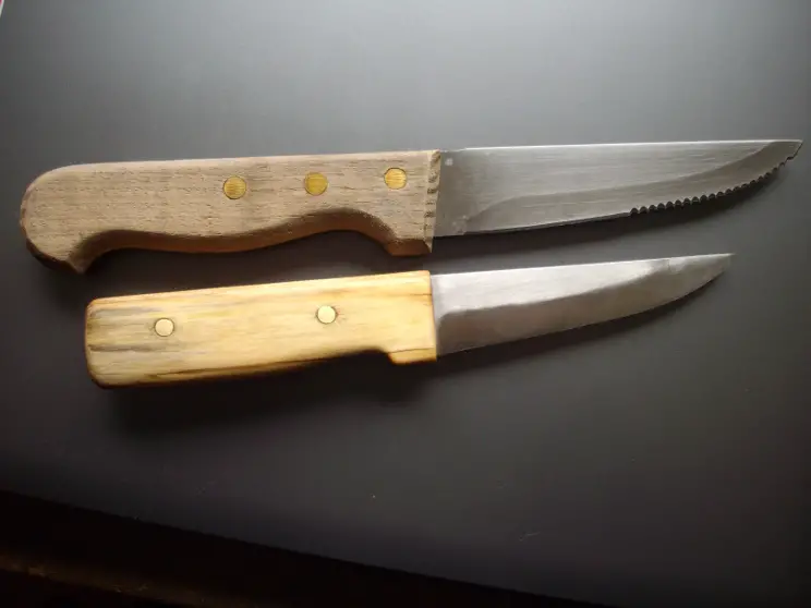 Making a Bushcraft Knife from a Steak Knife and Hockey Stick