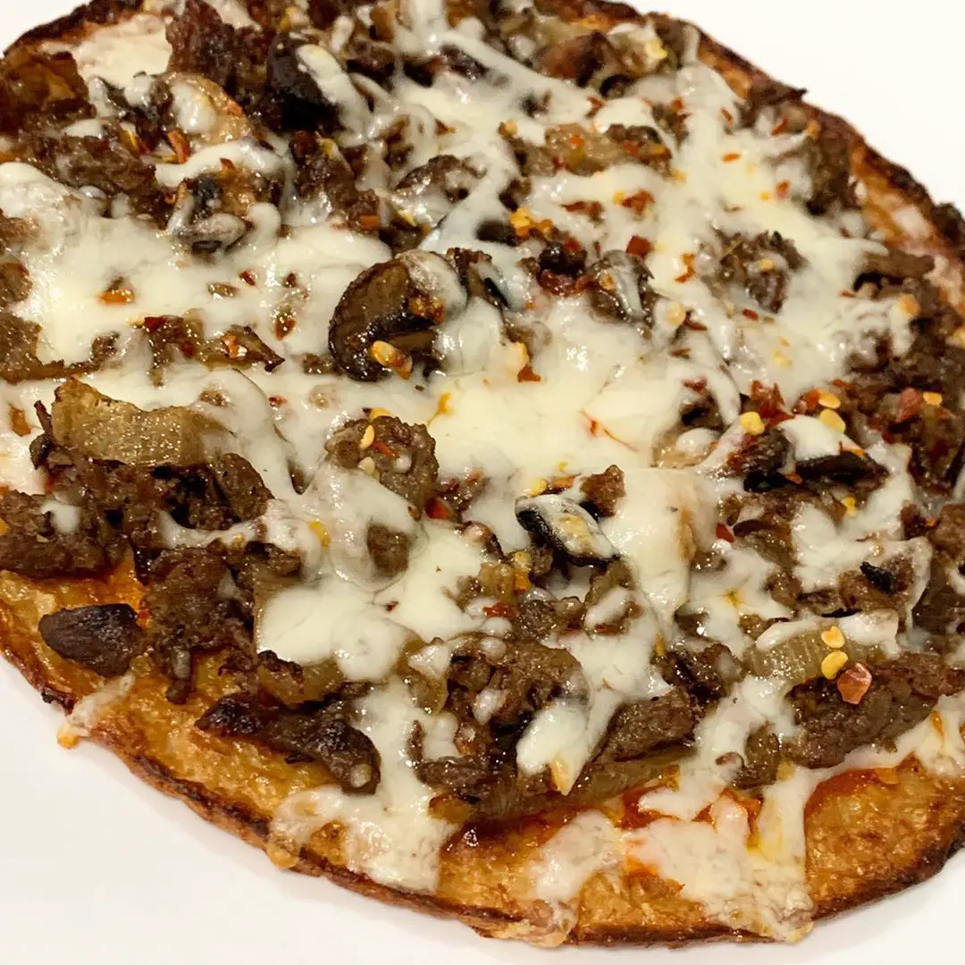 Philly cheesesteak with chili garlic sauce and mozzarella cheese pizza ...