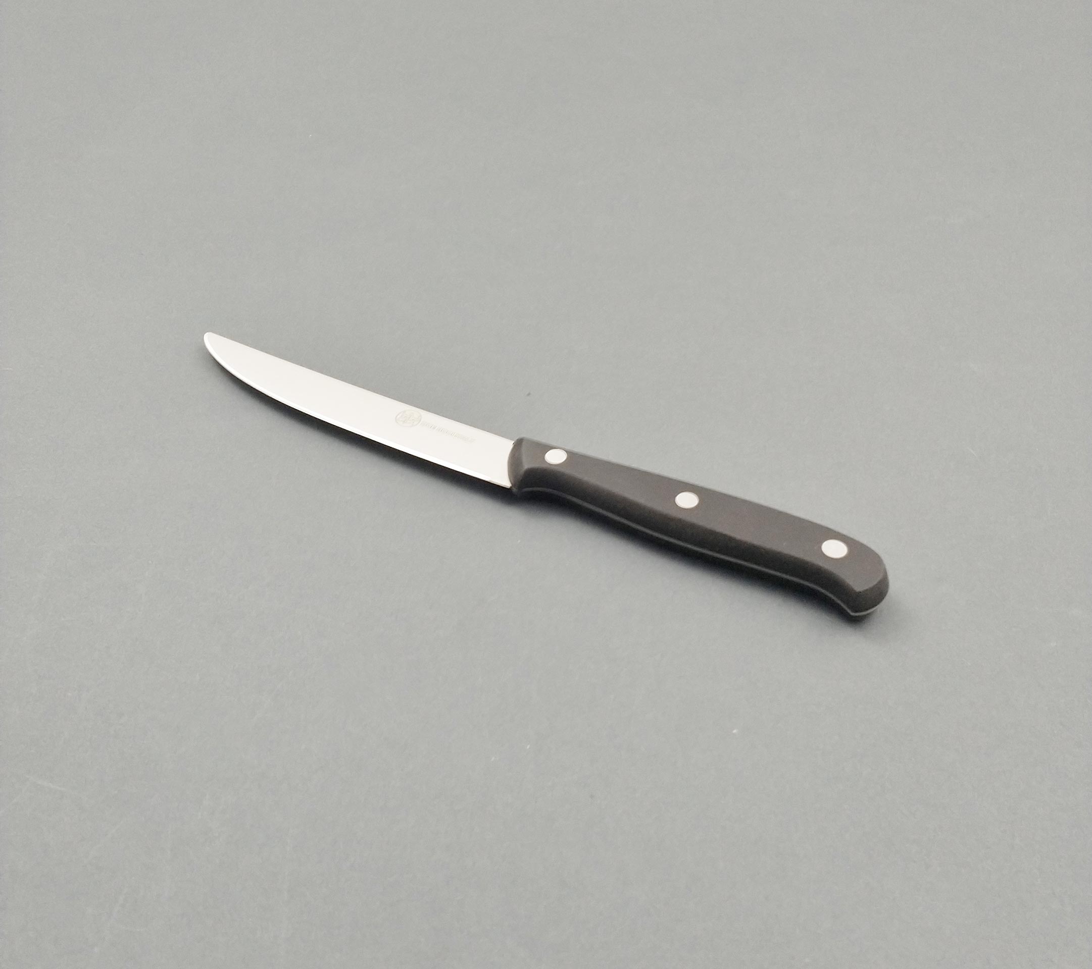 The Due Buoi Steak Knife has a not serrated and balanced ...