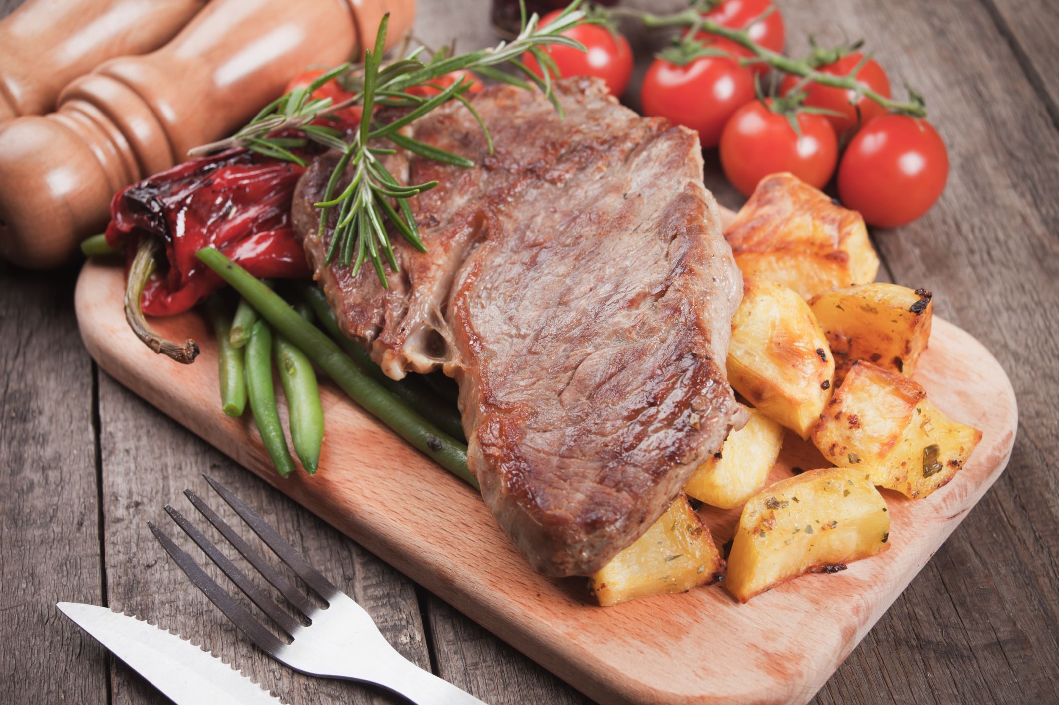 What Is the Best Way to Cook Steak &  Potatoes Together in ...